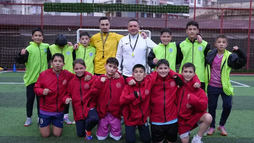 39 Yaşında Memurluktan İstifa Edip Kulüp Kurdu 2