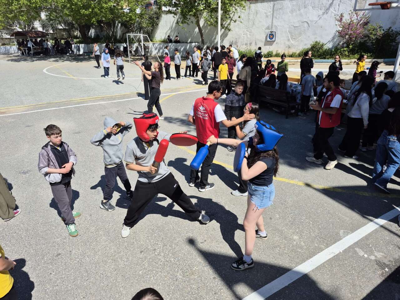 Menteşe'de Gönüllü Gençlerden Örnek Etkinlik 1