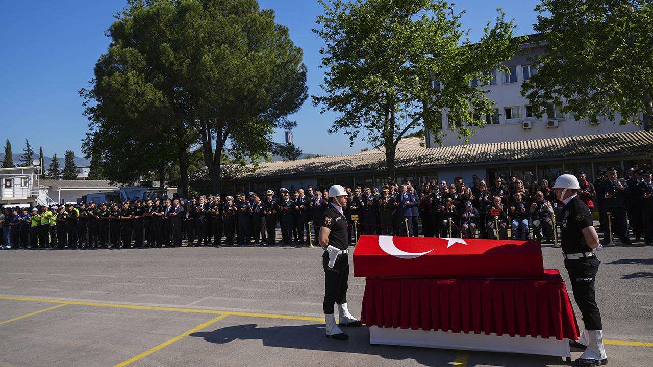 Trafik Kazasında Şehit Olan Polis Serkan Hızlı İçin Tören Düzenlendi 2