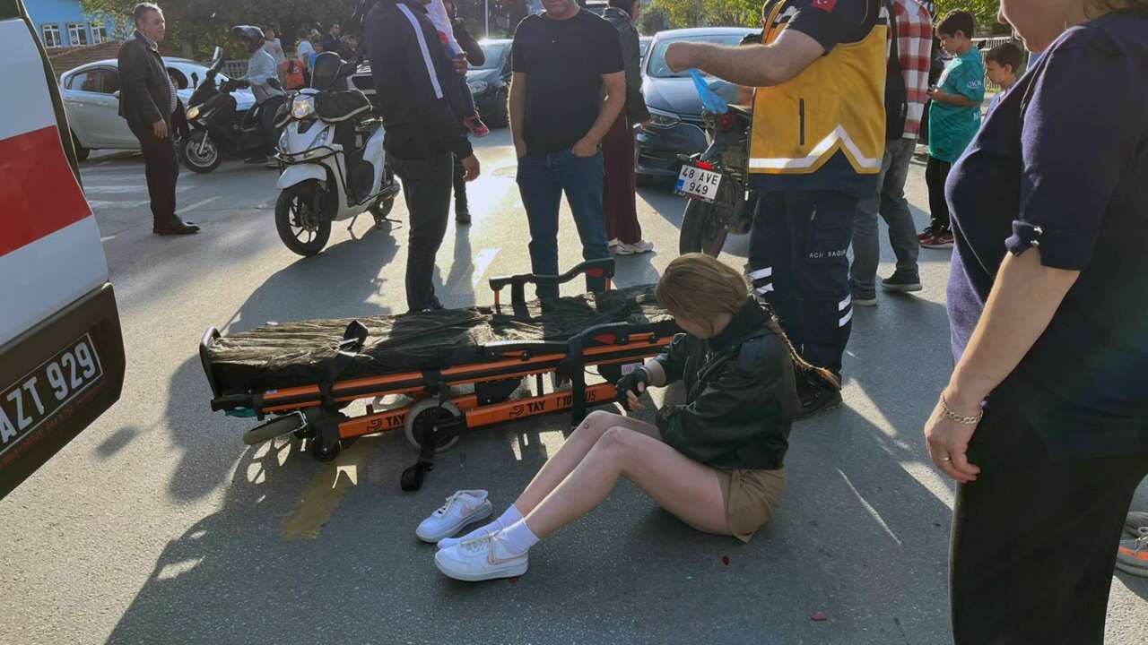 Menteşe'de Araçlar Birbirine Girdi: 2 Yaralı 3