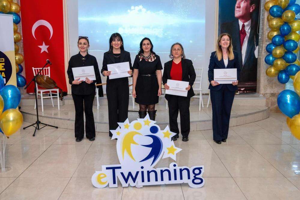 Muğla’da Eğitimde Gurur Gecesi: Başarılı Öğretmenler Ödüllerine Kavuştu 5