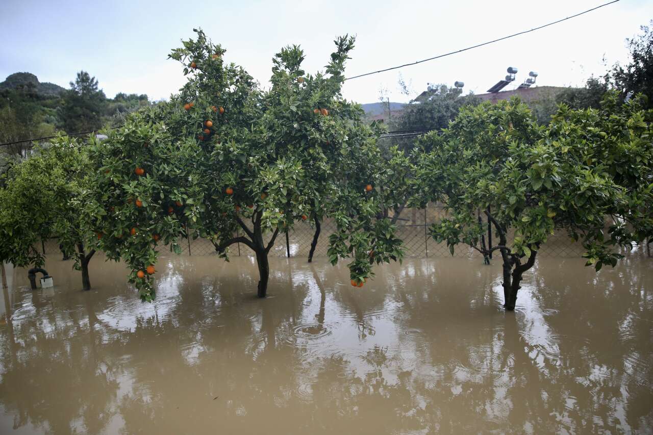 Fethiye’de Kuvvetli Yağış: Yollar Göle Döndü 2