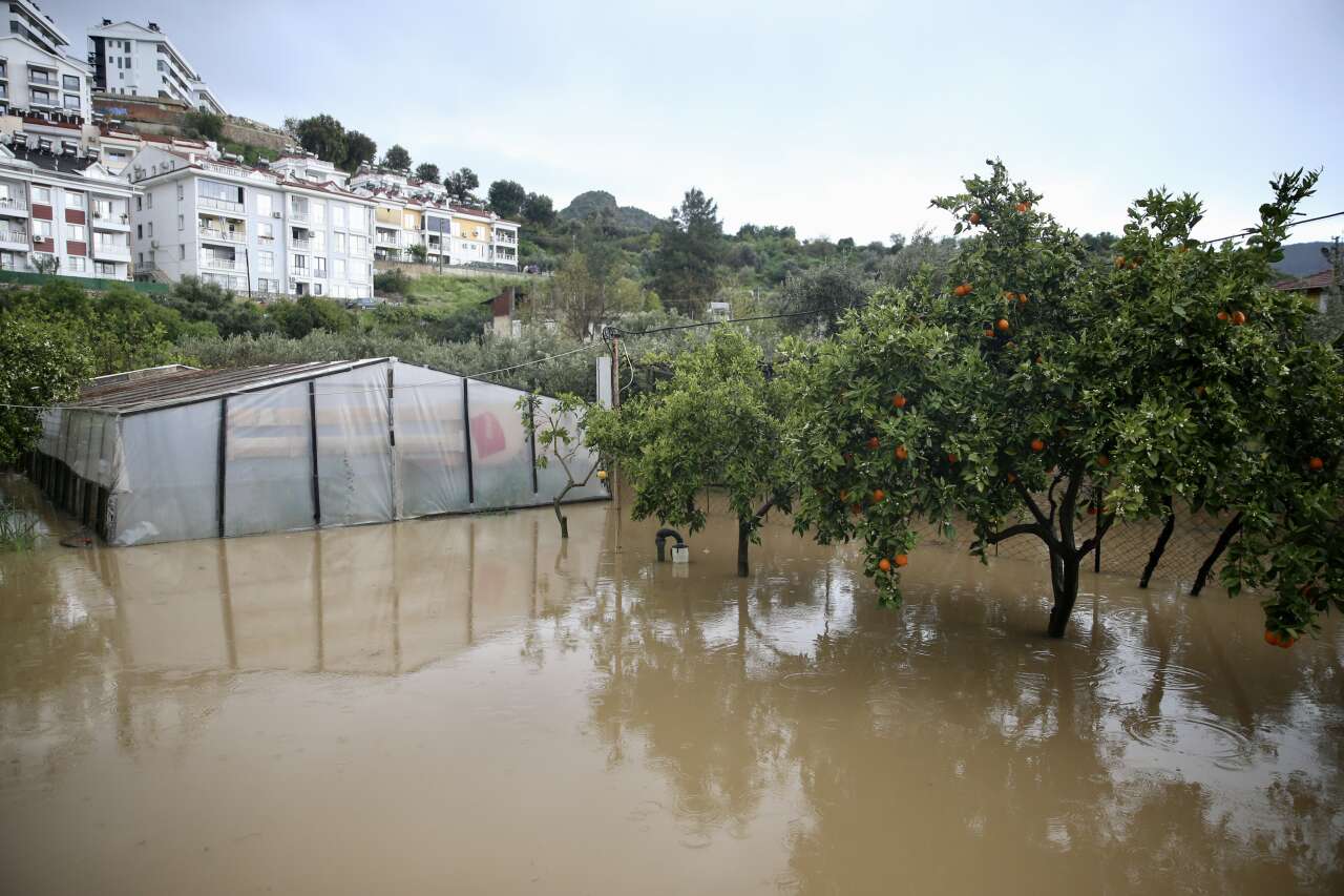Fethiye’de Kuvvetli Yağış: Yollar Göle Döndü 3