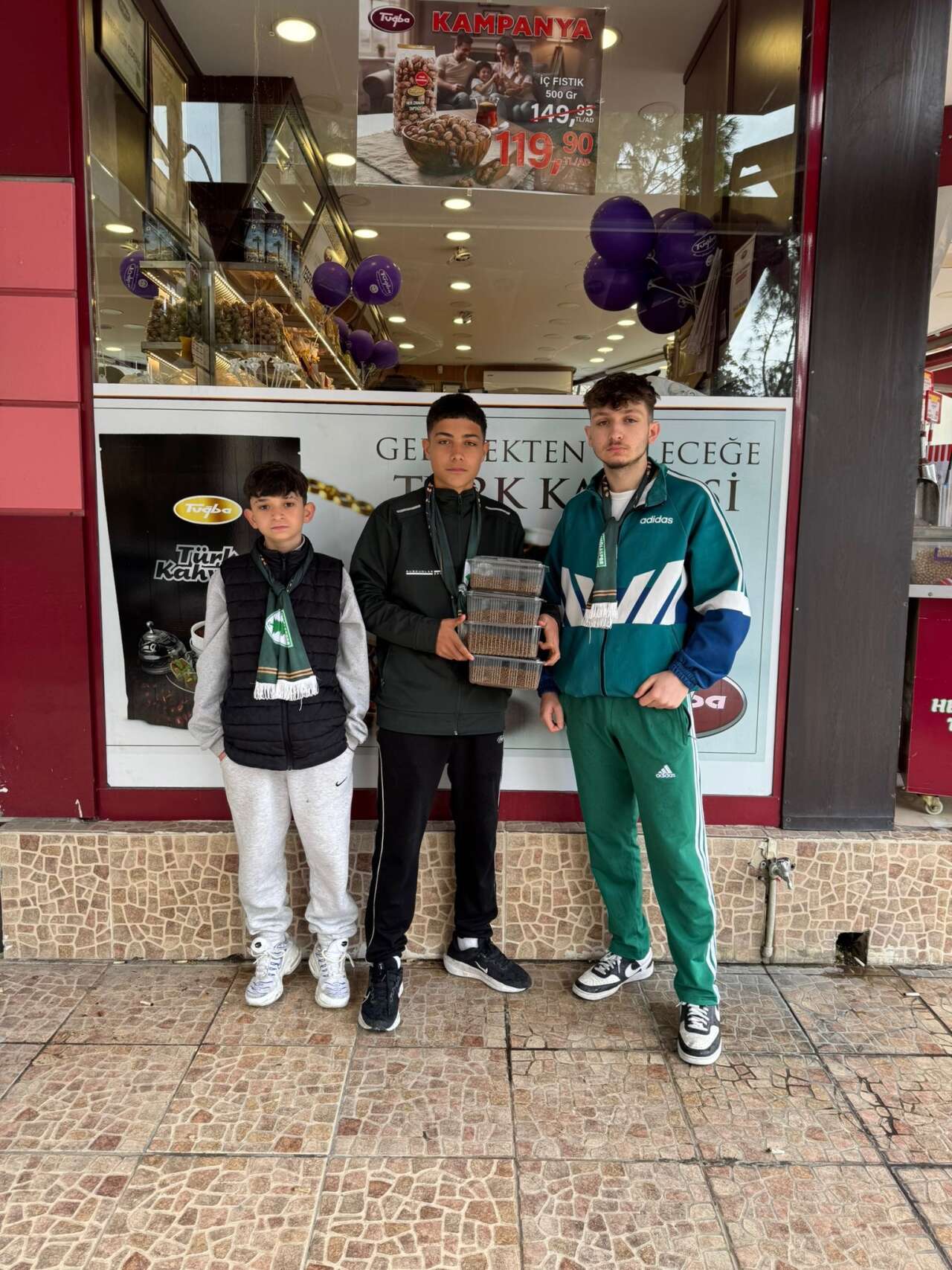 Muğlaspor Taraftarları Menteşe’de Sokak Hayvanlarını Unutmadı 3