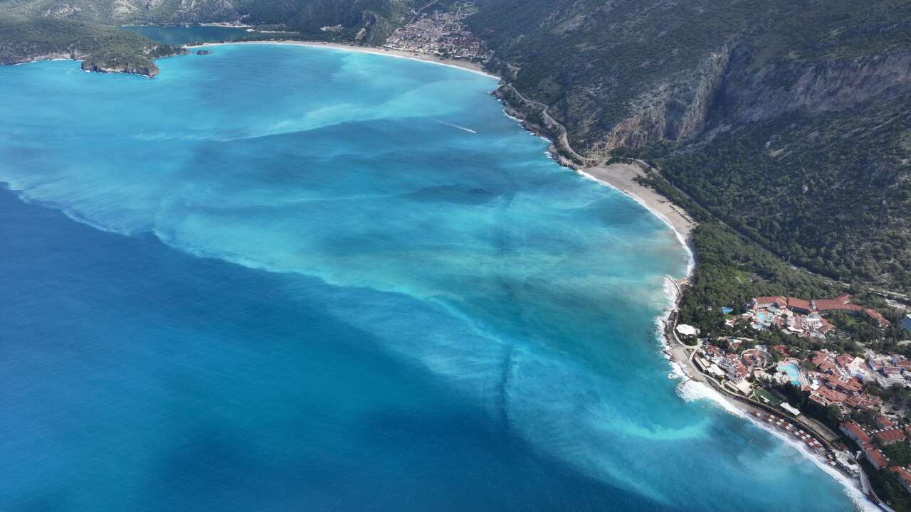 Fethiye'de Sağanak Sonrası Ölüdeniz Turkuaz Renge Büründü 1