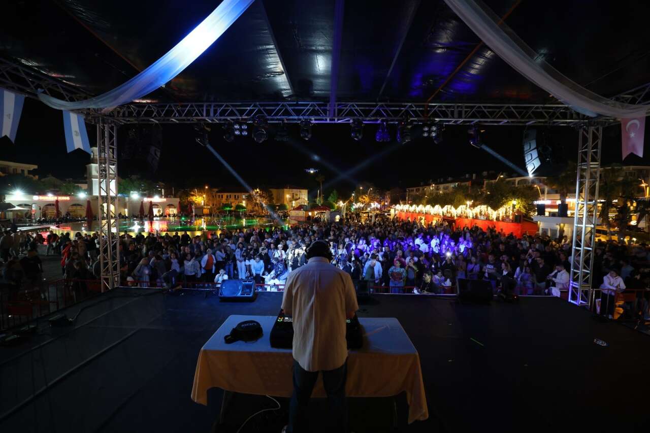 Marmaris’te Dans Tutkunları Latin Partisi'nde Coştu 2