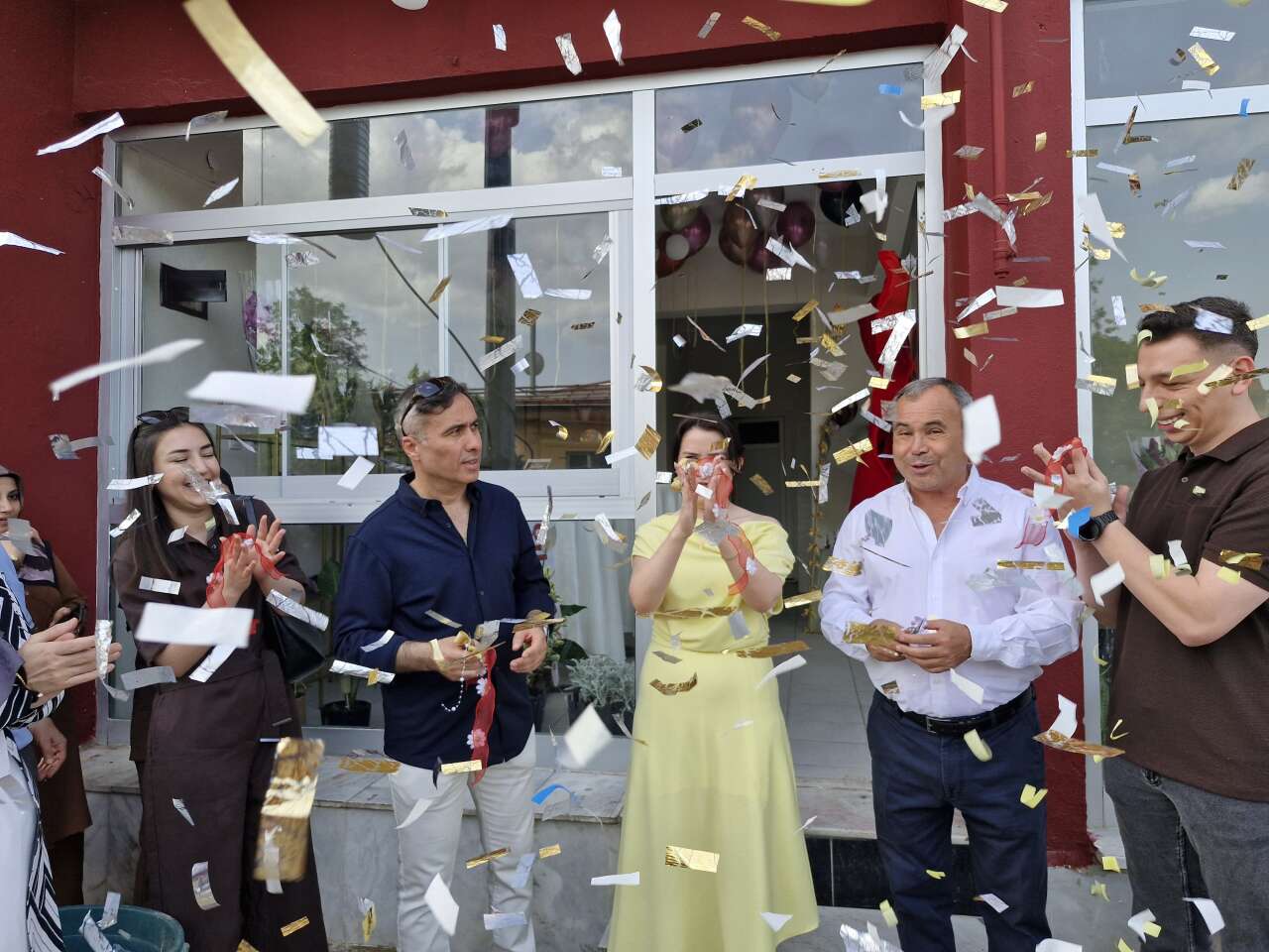Menteşe’de Yeni Bir Soluk: Manolya Organizasyon ve Çiçekçilik Hizmete Açıldı 3