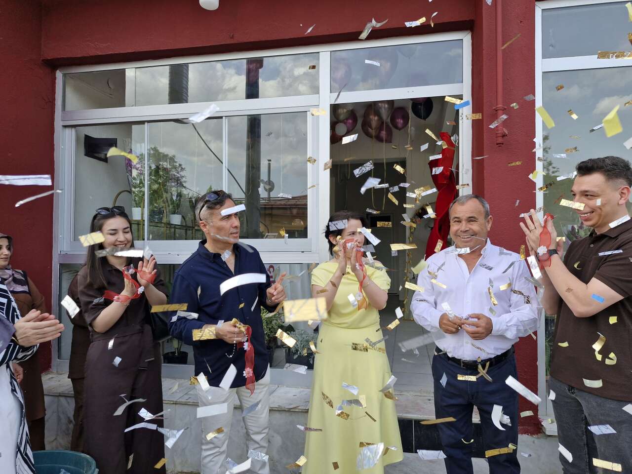 Menteşe’de Yeni Bir Soluk: Manolya Organizasyon ve Çiçekçilik Hizmete Açıldı 1