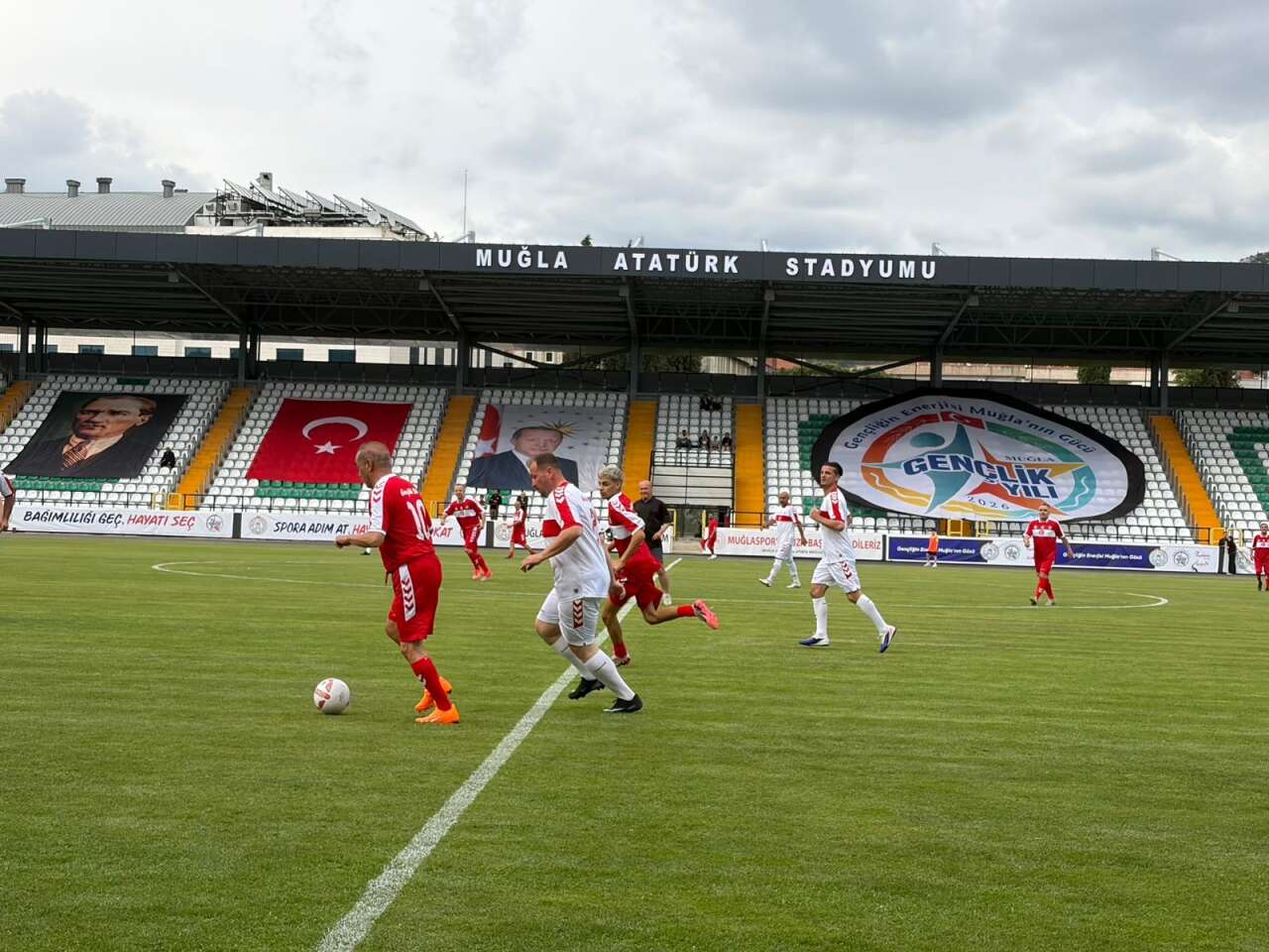 Muğla’da 19 Mayıs Coşkusu: Şöhretler Sahaya Çıktı, Dostluk Kazandı 11