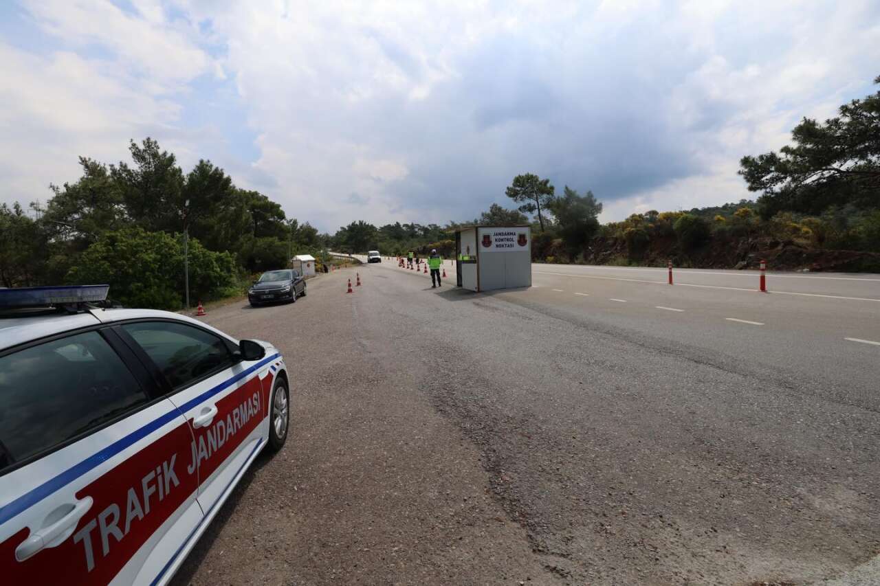 Muğla Valisi Akbıyık, Datça Yolundaki Jandarma Noktasını Ziyaret Etti 2