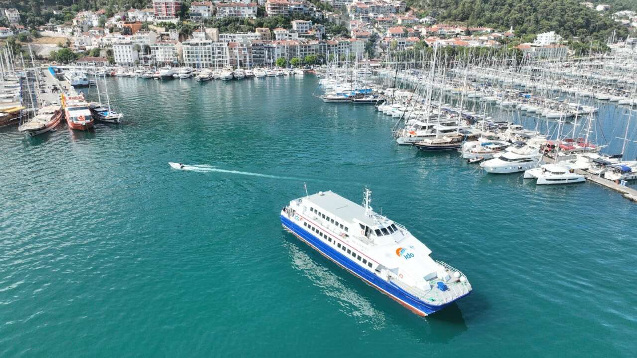 Türk Turistler Yunan Adalarına Akın Etti, Gümrüklerde Kuyruk Oluştu 2