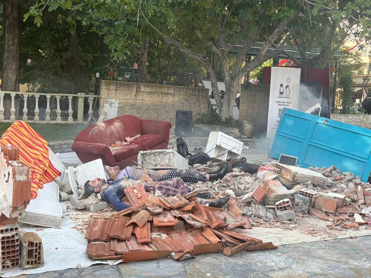 Menteşe’de Gerçeği Aratmayan Deprem Sahnesi: “Sesimi Duyan Var mı?” 4