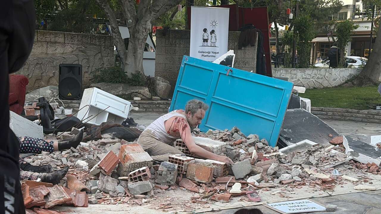 Menteşe’de Gerçeği Aratmayan Deprem Sahnesi: “Sesimi Duyan Var mı?” 6