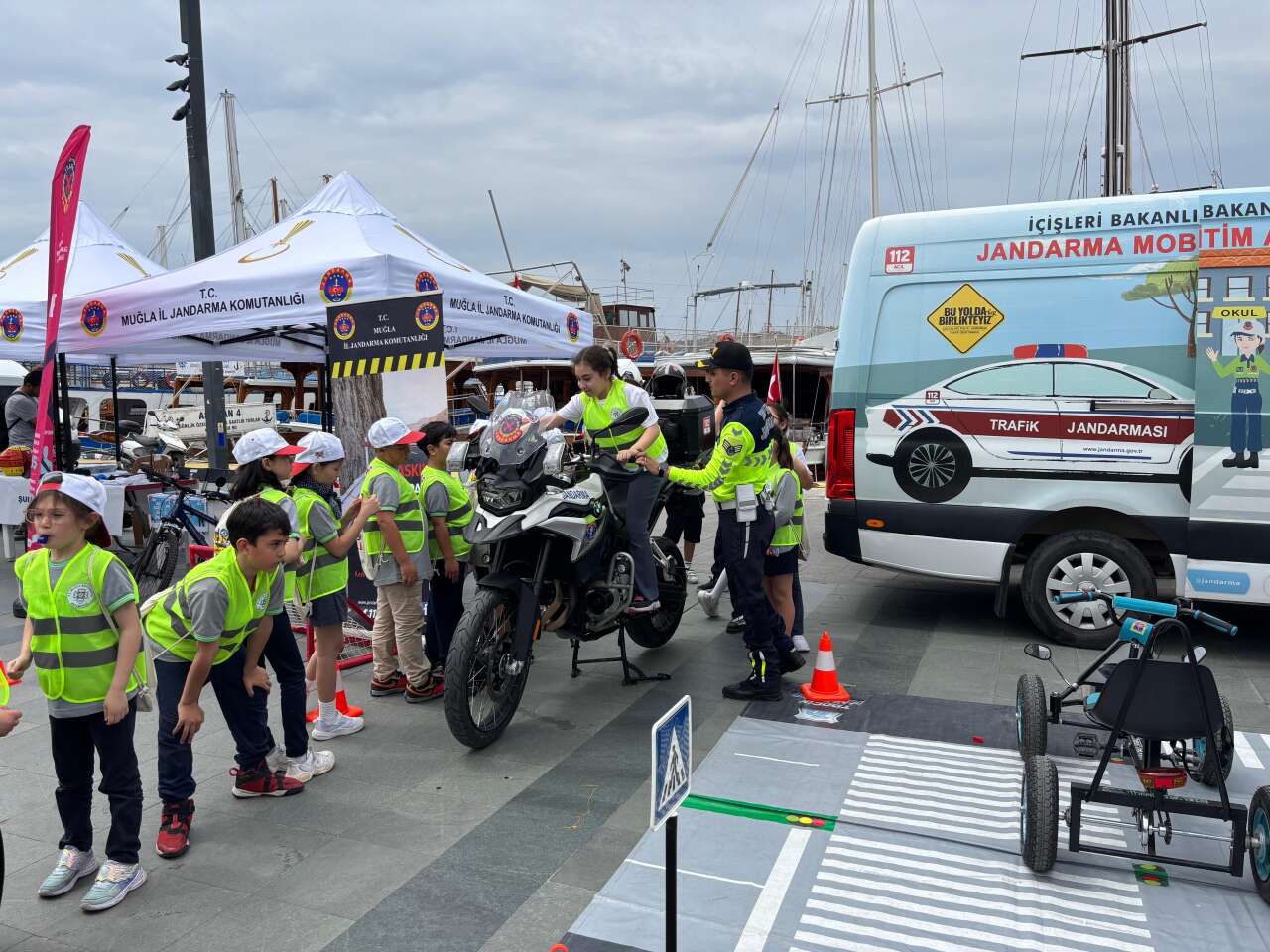 Bodrum’da Öğrenci ve Vatandaşlara Trafik Eğitimi Verildi 1