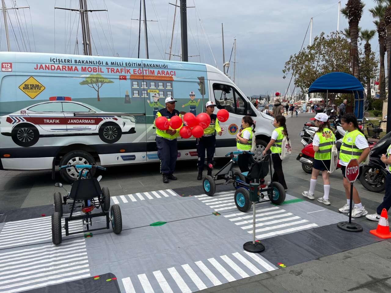 Bodrum’da Öğrenci ve Vatandaşlara Trafik Eğitimi Verildi 3