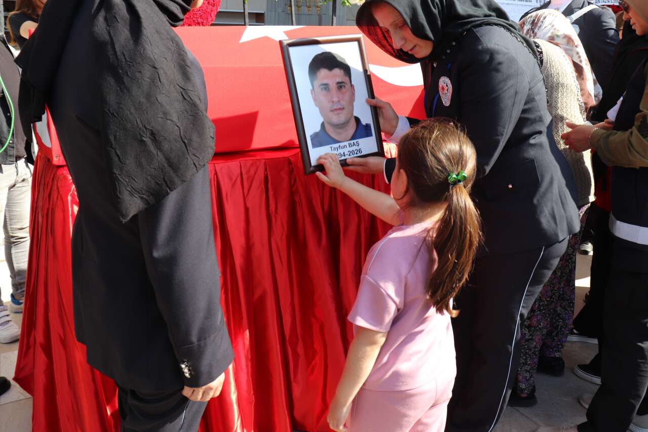 Şehit Polis Memuru Tayfun Baş, Denizli’de Son Yolculuğuna Uğurlandı 5