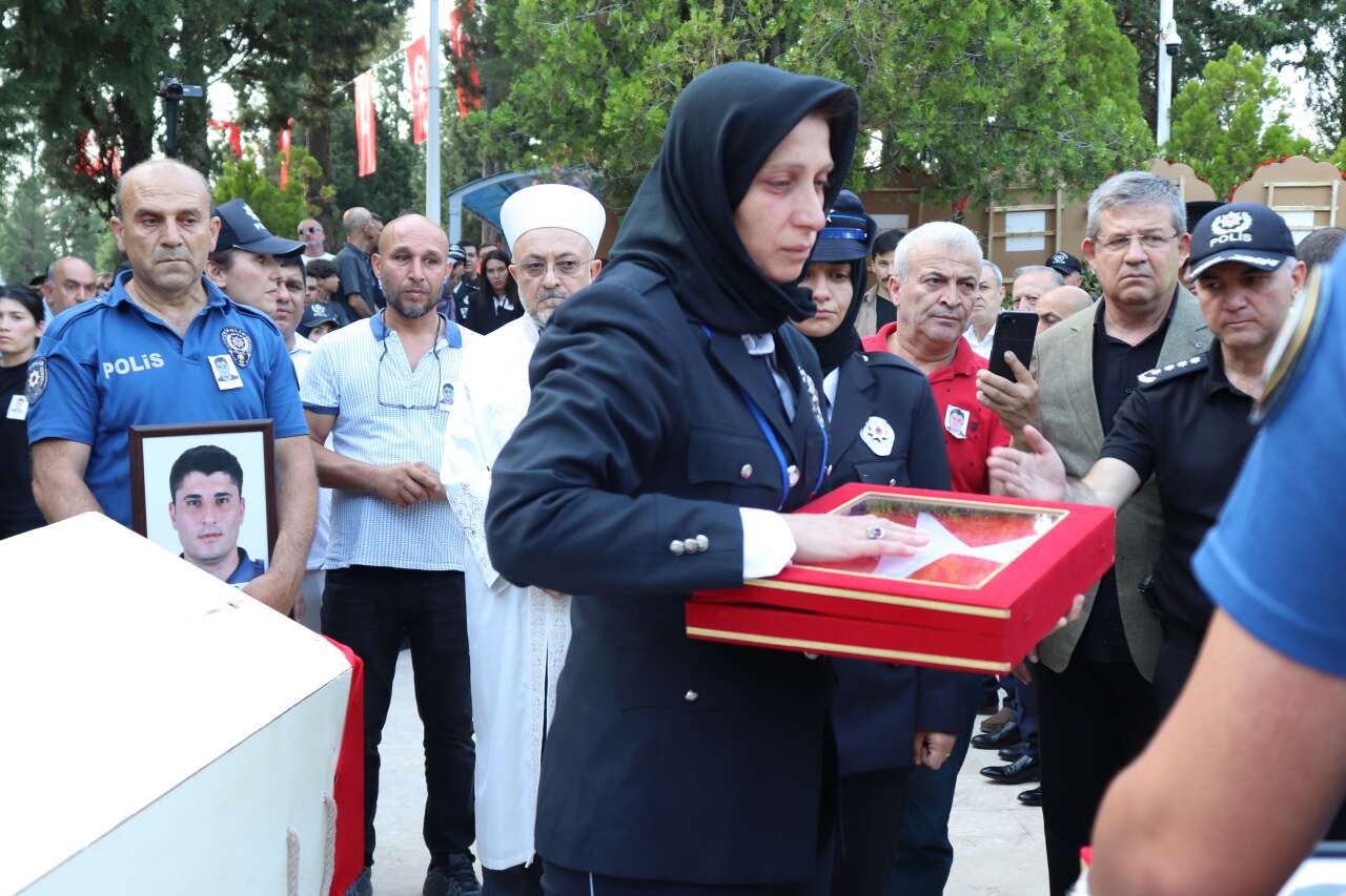 Şehit Polis Memuru Tayfun Baş, Denizli’de Son Yolculuğuna Uğurlandı 4