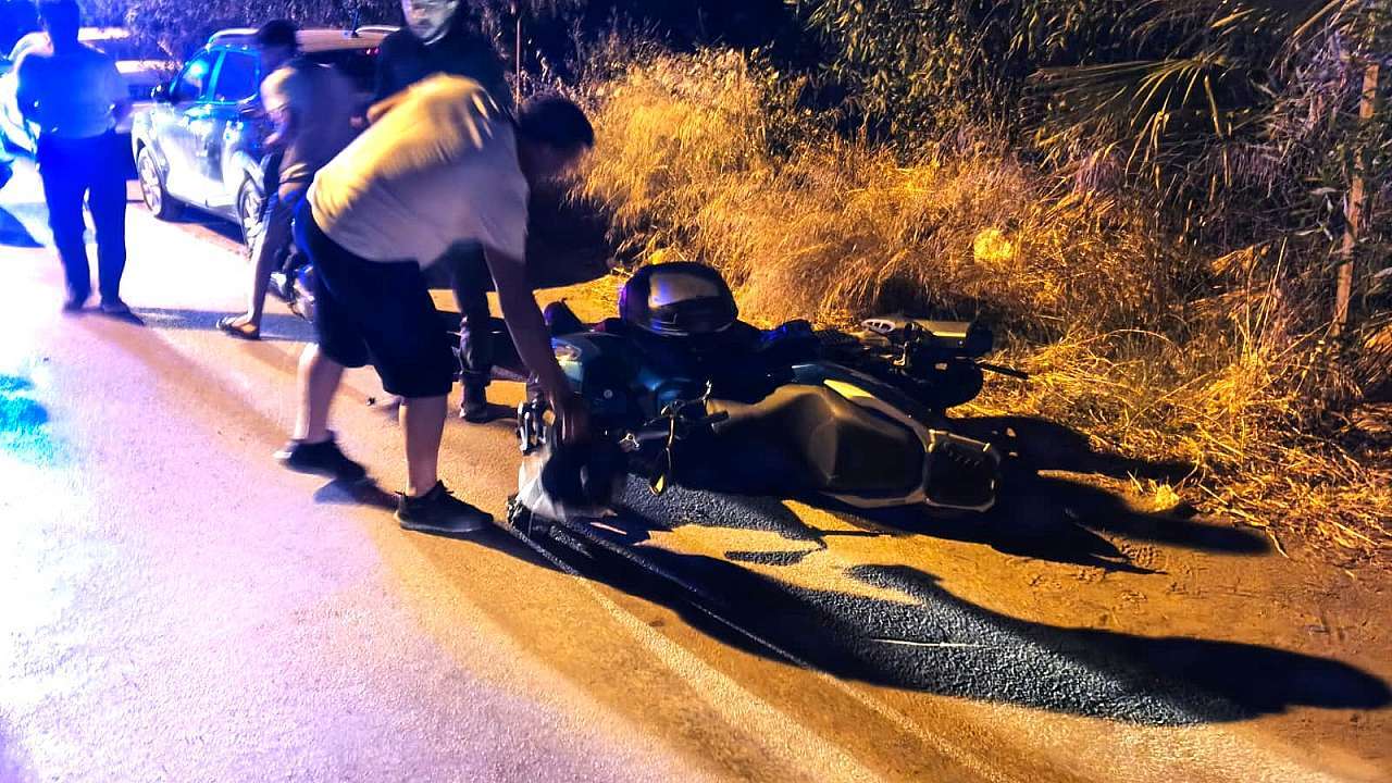 Muğla’da Zincirleme Trafik Kazası: 4 Otomobil Hurdaya Döndü, Motosiklet Sürücüsü Ağır Yaralandı 1