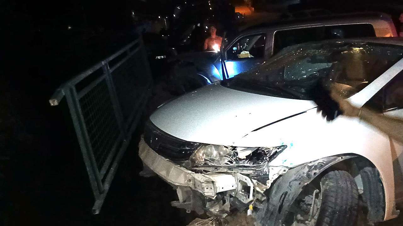 Muğla’da Zincirleme Trafik Kazası: 4 Otomobil Hurdaya Döndü, Motosiklet Sürücüsü Ağır Yaralandı 4
