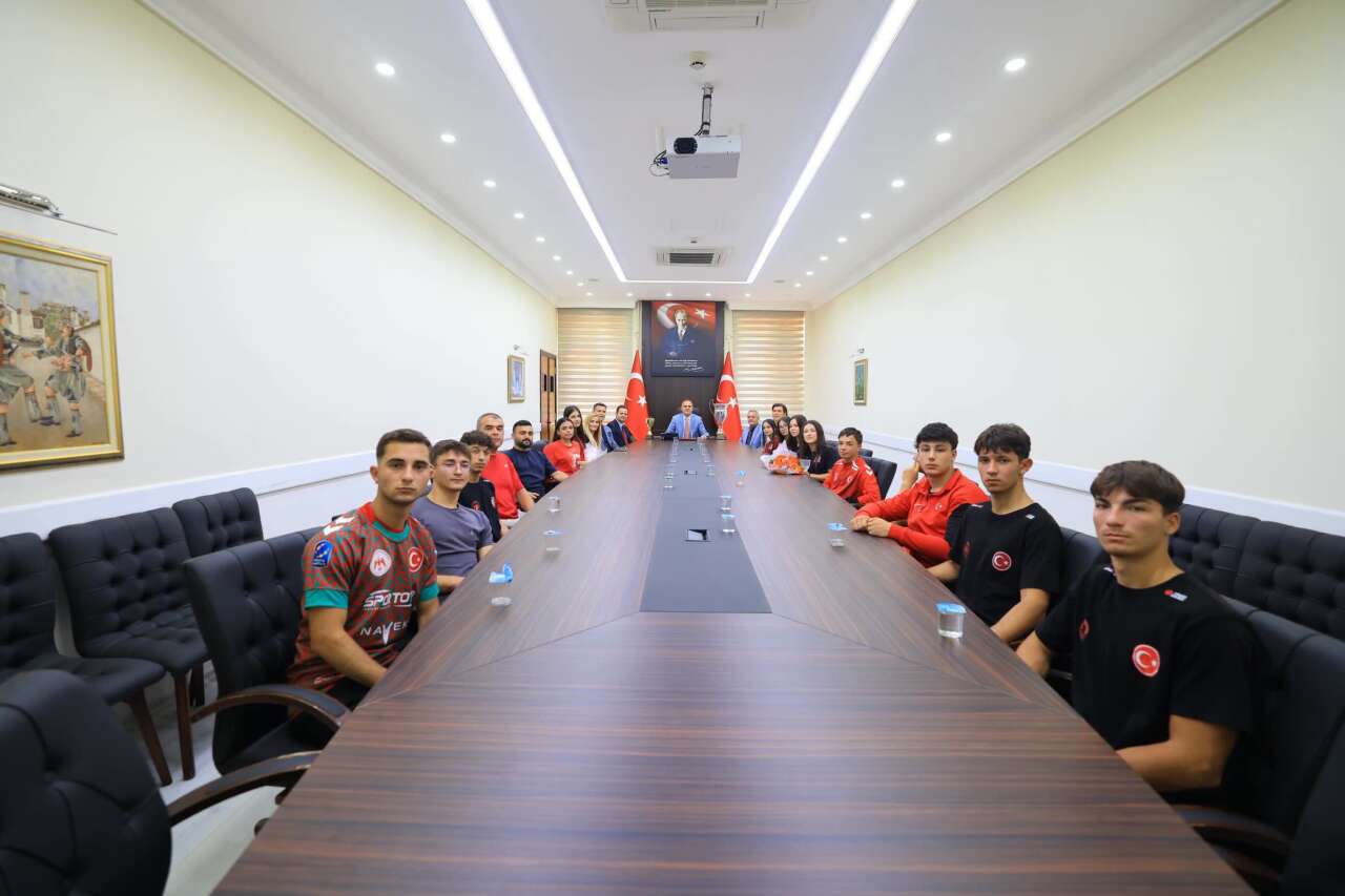 Muğla’da Sporun Gurur Günü: Süper Lig’e Yükselen Rugby Takımı Vali Akbıyık’ı Ziyaret Etti 3