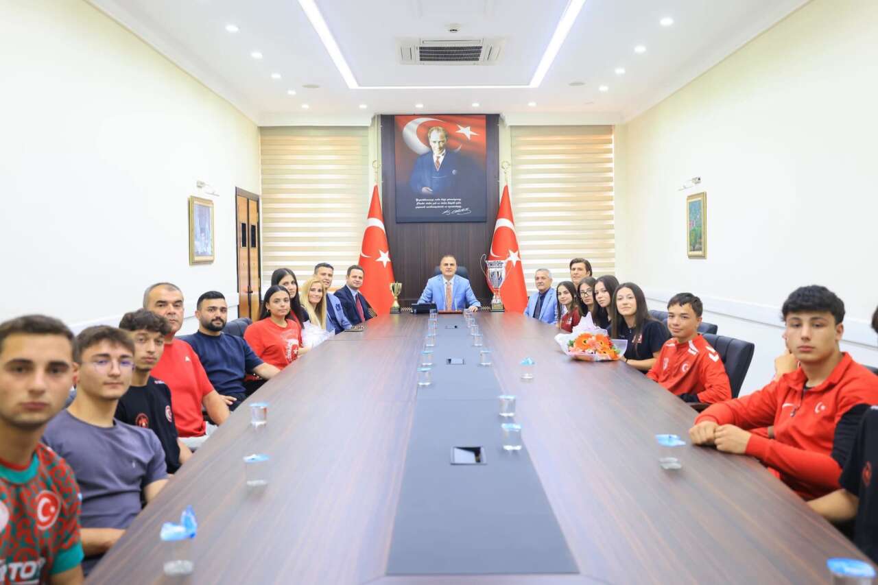 Muğla’da Sporun Gurur Günü: Süper Lig’e Yükselen Rugby Takımı Vali Akbıyık’ı Ziyaret Etti 1