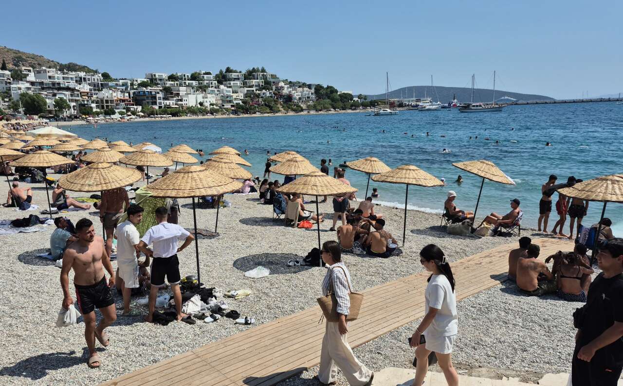 Bodrum'da Sahiller Doldu Taştı 3