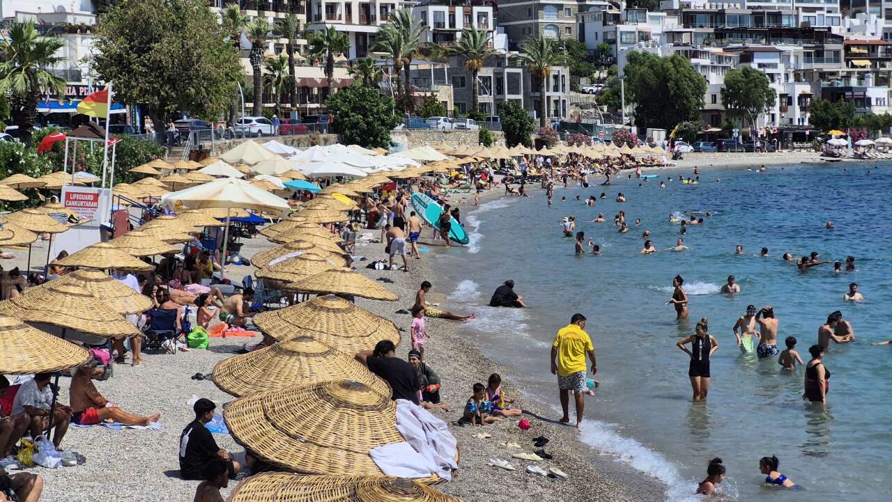 Bodrum'da Sahiller Doldu Taştı 2