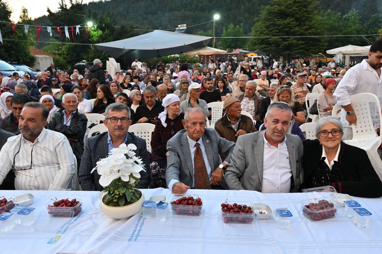 Geleneksel Kiraz Festivali Büyük Bir Coşku ve Yoğun Katılımla Gerçekleştirildi 1