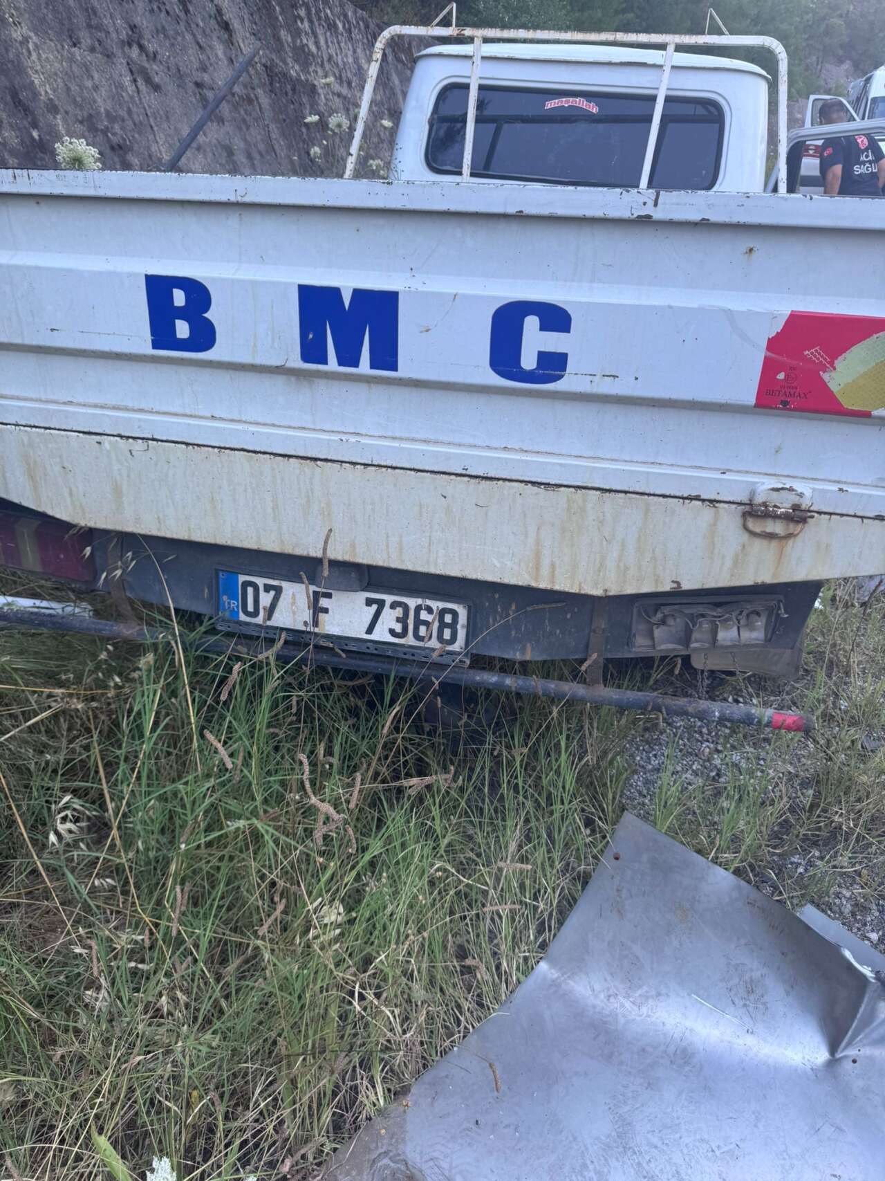 Milas'ta Trafik Kazası: Araçta Sıkışan Yaralı İtfaiye Tarafından Kurtarıldı 2
