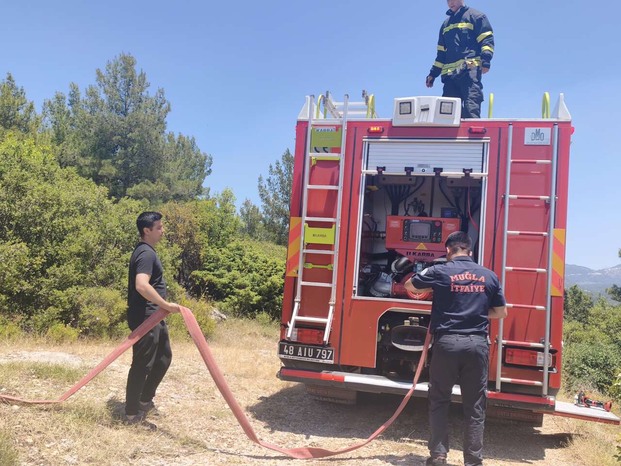 Muğla'da Orman Yangını Ekiplerin Hızlı Müdahalesi ile Söndürüldü 2