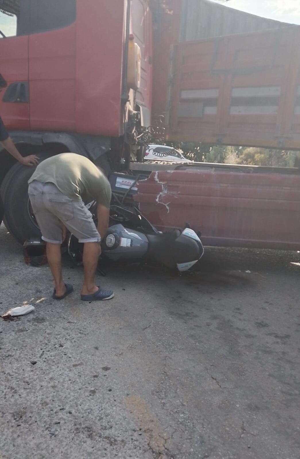 Muğla’da Trafik Kazası: Genç Motosiklet Sürücüsü Tırın Altında Kaldı 3