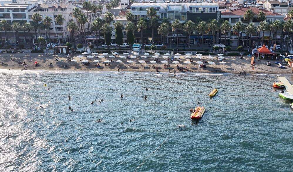 Yaz Tatili Başladı, Marmaris Plajlarında Yoğunluk Oluştu 2