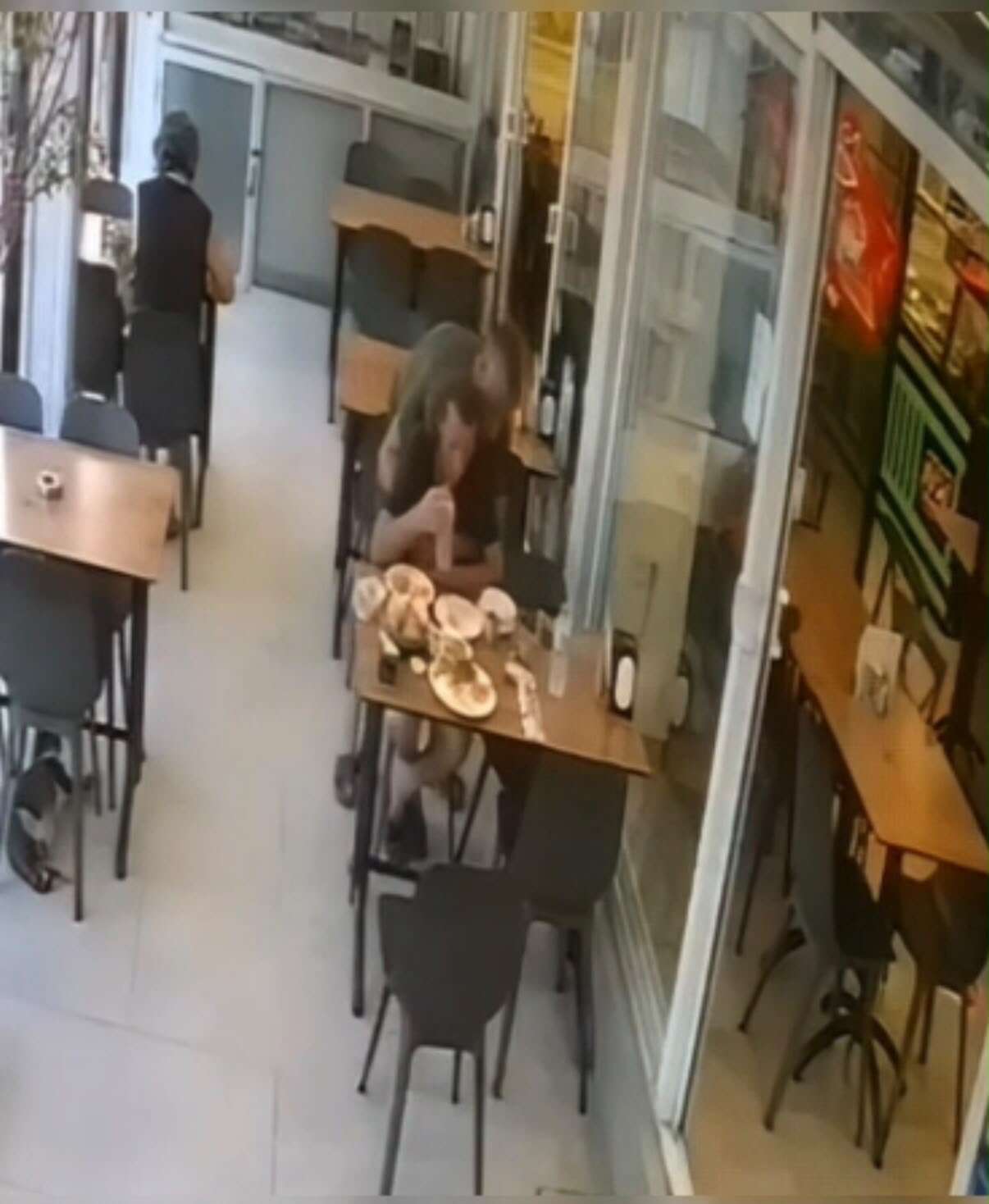 Yemek Yerken Ölümle Burun Buruna Geldi, Bodrum'da Heimlich Manevrası Mucizesi 1