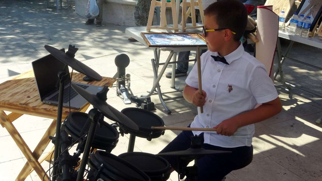 Menteşeli 9 Yaşındaki Mustafa, Bateri Performansıyla İzleyenleri Etkiledi 3