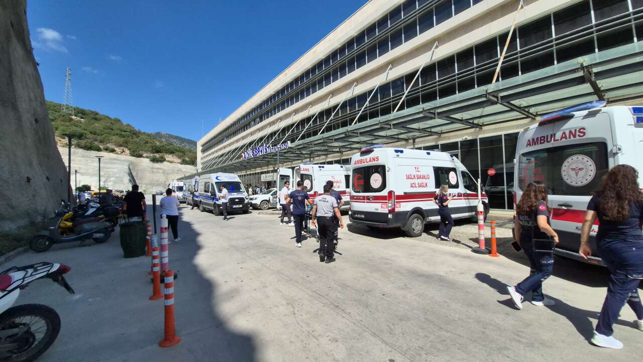 Muğla'da Virajda Kontrolünü Kaybetti, Karşı Şeride Daldı: 7 Yaralı 2
