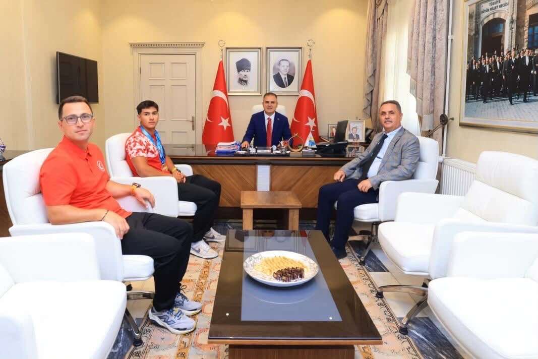 Dünya Şampiyonu Rahmi Kaan Karahan’dan Vali Akbıyık’a Ziyaret 1