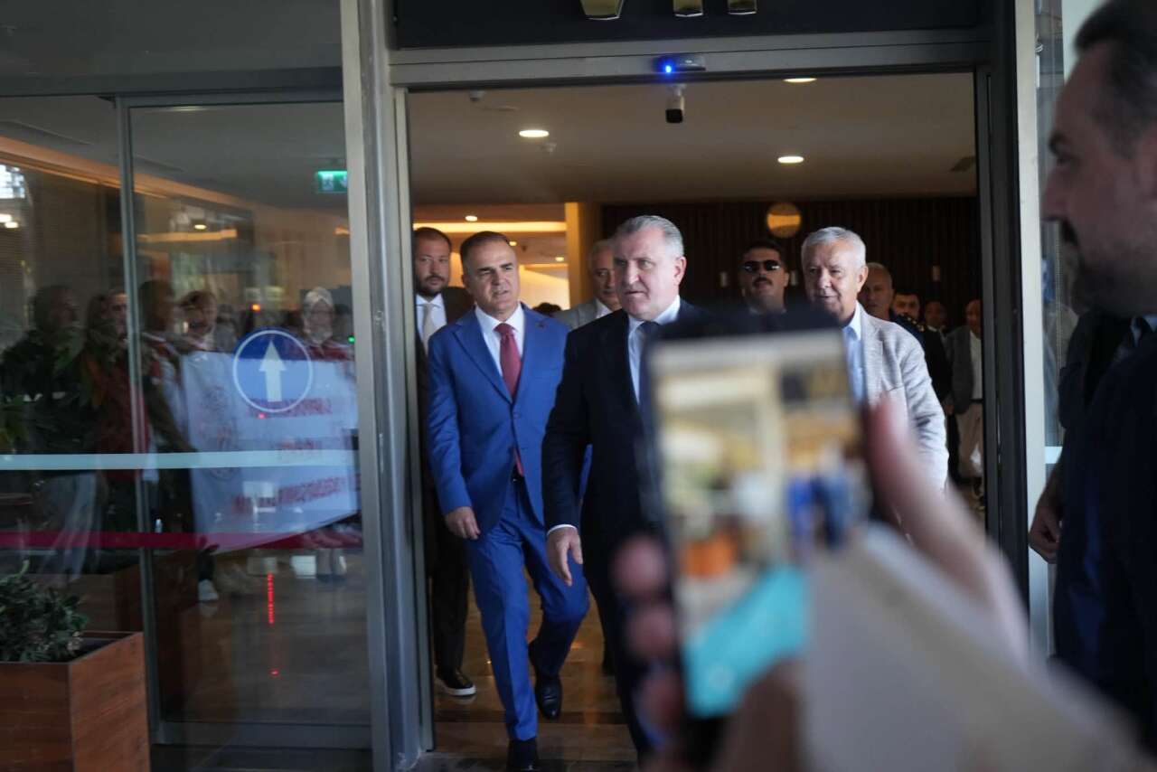 Gençlik ve Spor Bakanı Dr. Osman Aşkın Bak Muğla'da: Bir Dizi Programa Katılacak 3