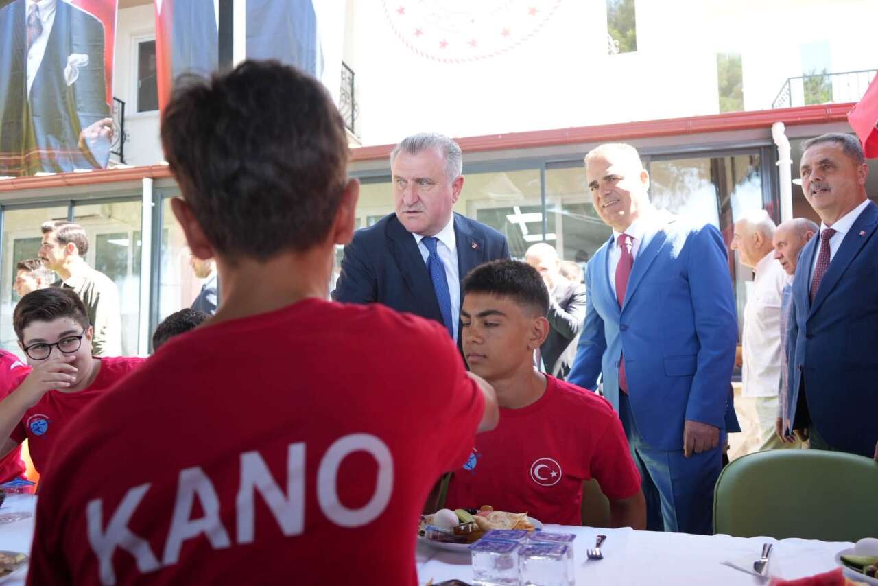 Gençlik ve Spor Bakanı Osman Aşkın Bak, Köyceğiz'de Milli Sporcularla Buluştu 6