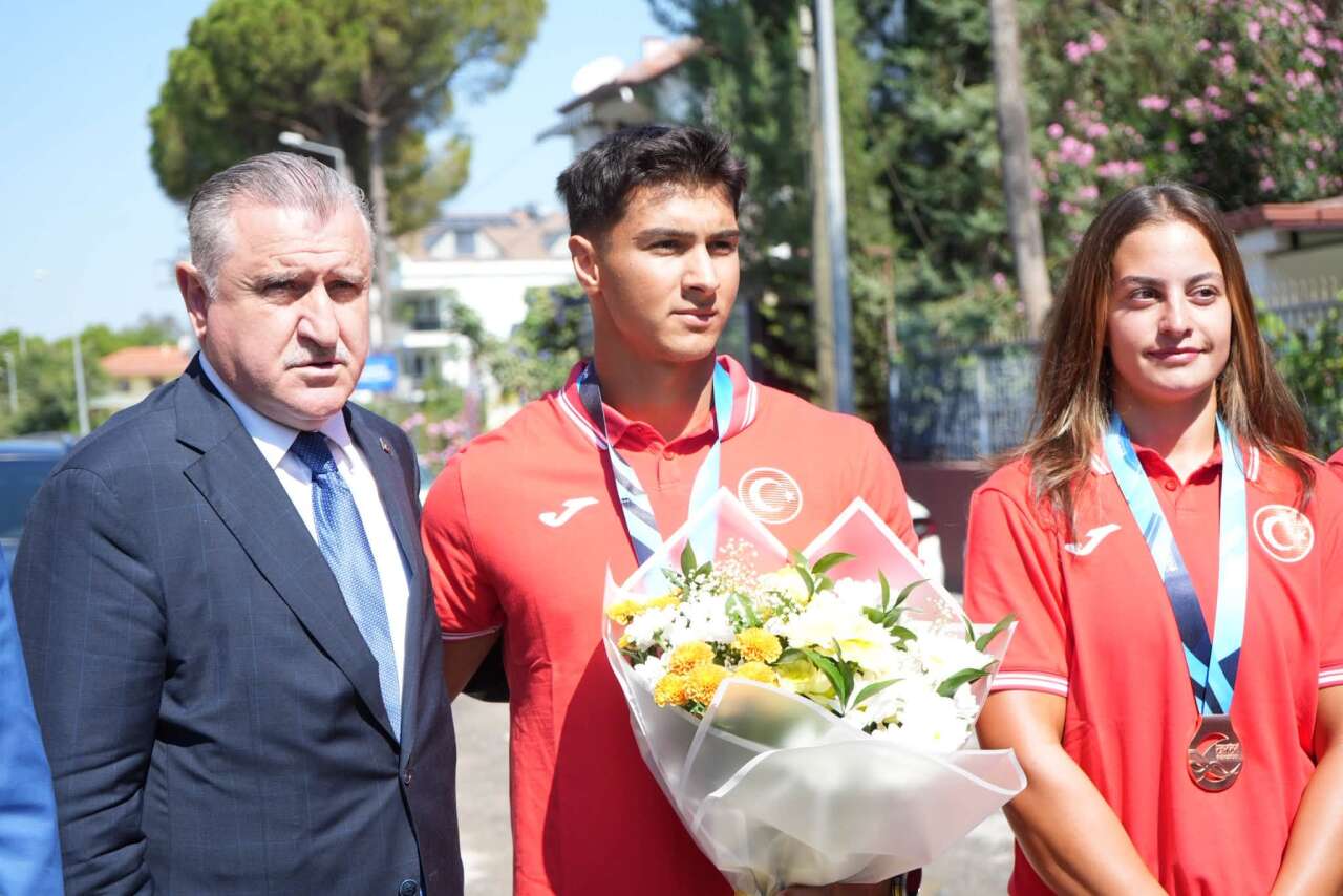 Gençlik ve Spor Bakanı Osman Aşkın Bak, Köyceğiz'de Milli Sporcularla Buluştu 5