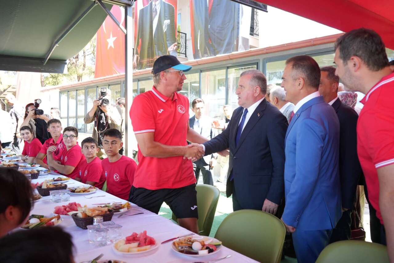Gençlik ve Spor Bakanı Osman Aşkın Bak, Köyceğiz'de Milli Sporcularla Buluştu 4