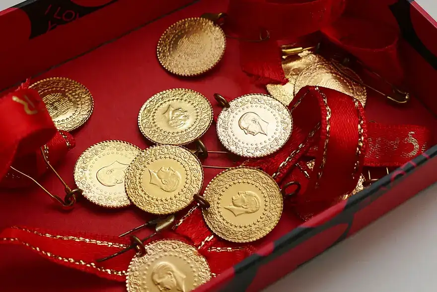 12 Temmuz 2026 Altın Fiyatları: Gram, Çeyrek ve Cumhuriyet Altını Bugün Kaç TL? 2