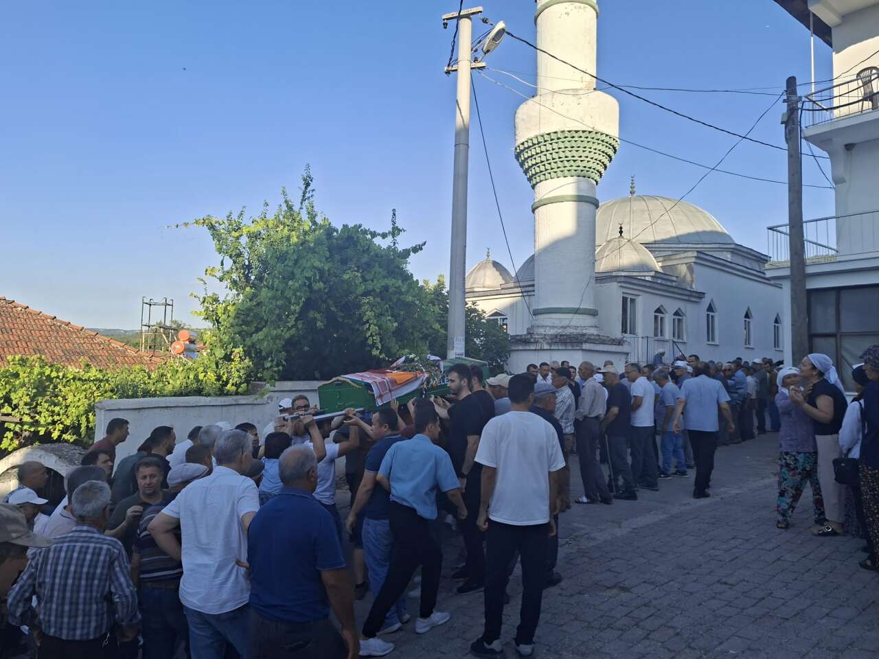 Muğla'yı Hüzne Boğan Veda: Üstün Yaşa Gözyaşları ve Dualarla Son Yolculuğuna Uğurlandı 6
