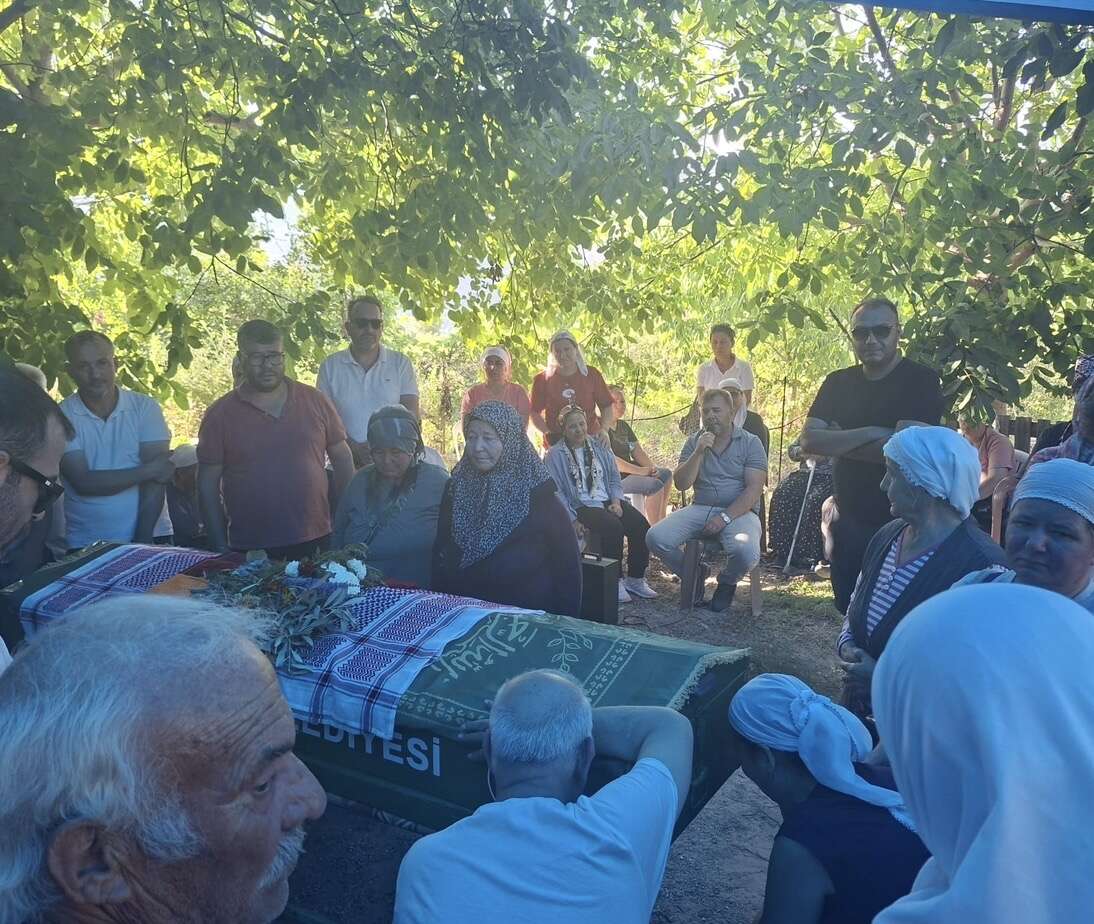 Muğla'yı Hüzne Boğan Veda: Üstün Yaşa Gözyaşları ve Dualarla Son Yolculuğuna Uğurlandı 4