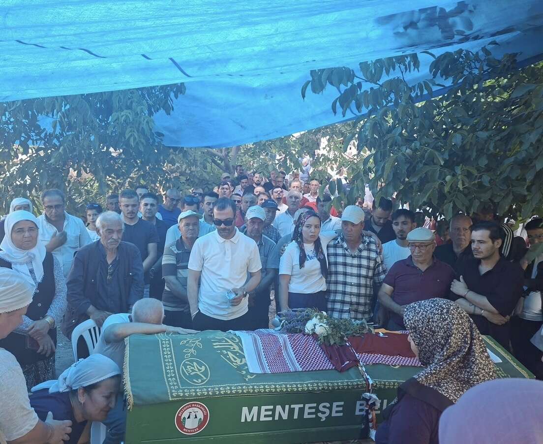 Muğla'yı Hüzne Boğan Veda: Üstün Yaşa Gözyaşları ve Dualarla Son Yolculuğuna Uğurlandı 3