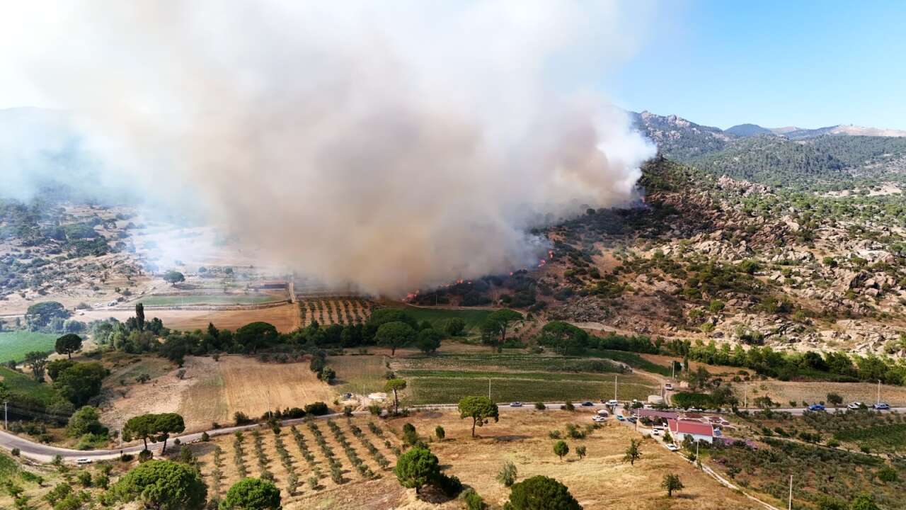 Muğla'nın 3 İlçesinde Alevlerle Mücadele Sürüyor 2