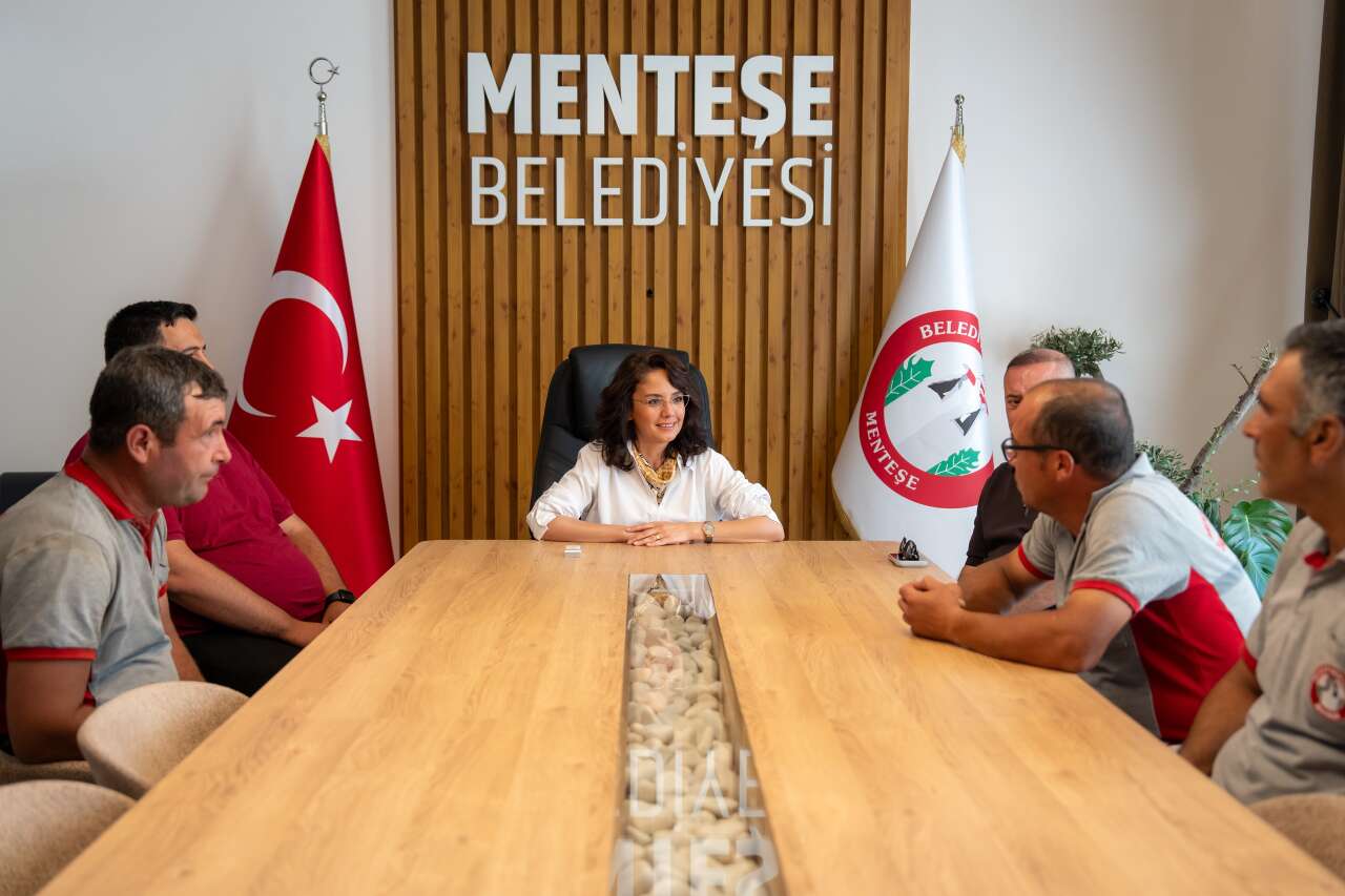 Menteşe'de Örnek Davranış: Buldukları 80 Bin Lira ve Ziynet Eşyası Dolu Çantayı Sahibine Teslim Ettiler 2