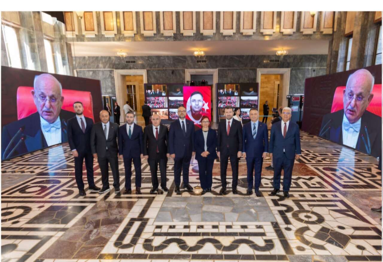 TBMM’de ‘15 Temmuz Manşetleri Gazetecilik Atölyesi Sergisi’ Açıldı 3