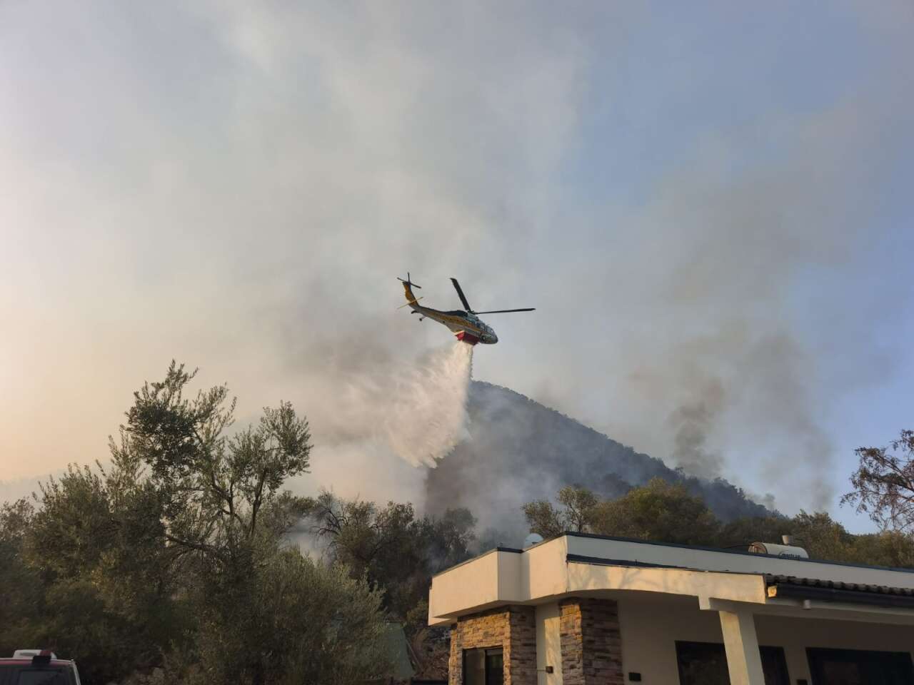 Fethiye'de Korkutan Orman Yangını, Lüks Villalar Alevlere Teslim Oldu 8