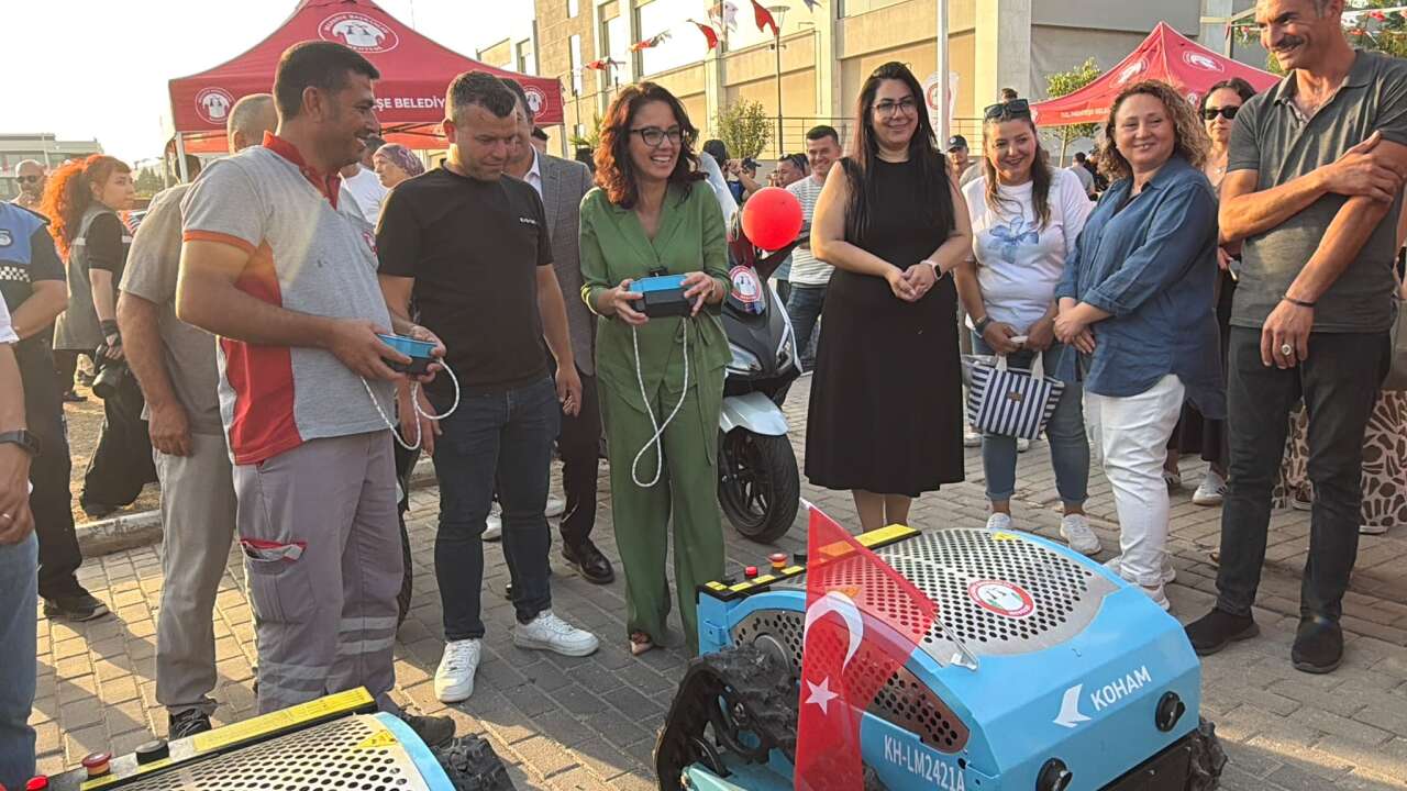Menteşe Belediyesi Yeni Araçlarını Hizmete Aldı, Emirbeyazıt'ta Yeni Park Açıldı 8