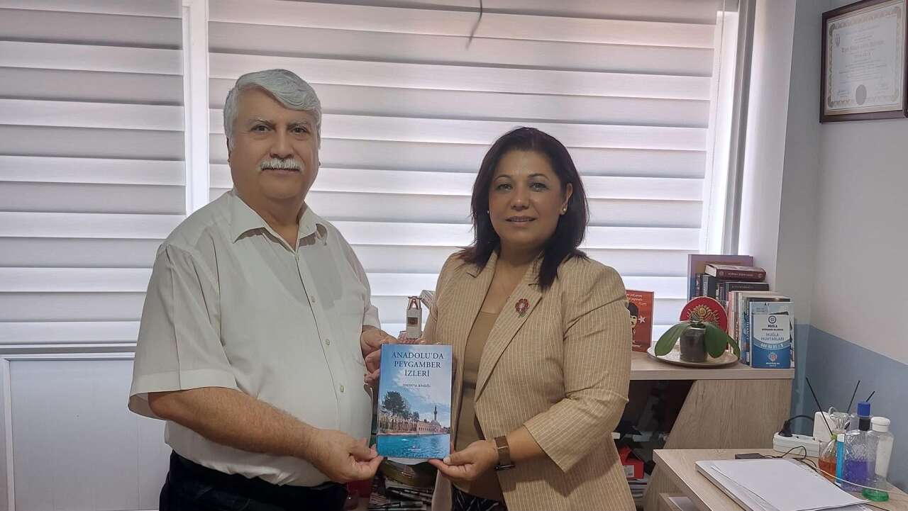 Dr. Zekeriya Bingöl’den Muğla Medya Grubu’na Anlamlı Ziyaret: “Anadolu’da Peygamber İzleri” Kitabını İmzaladı 1
